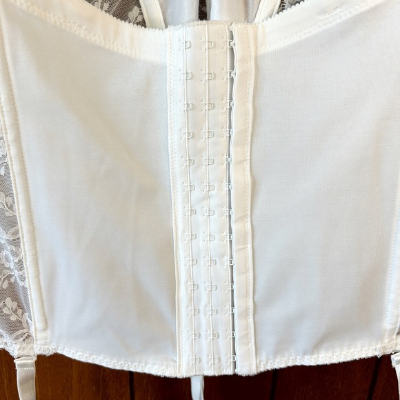 Va‎ Bien White Lace Corset – Size 44C - Picture 7 of 8